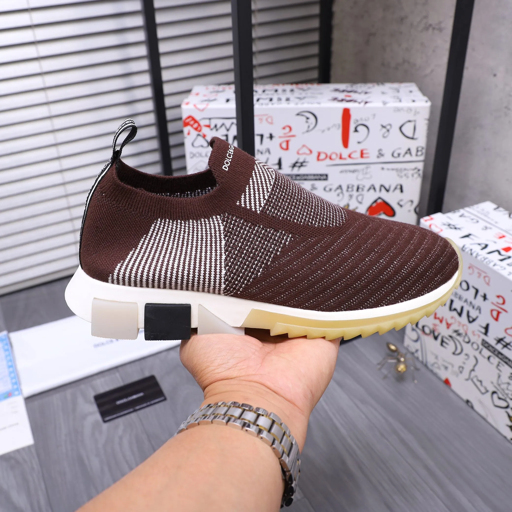 Men's shoes 💰p360 Product trademark: DG (Dolce & Gabbana) casual shoes for couples. Regular size: 36-46 (45.46 is custom-made and non-refundable) Product materials: Selected fly-knit breathable upper, cowhide insole, rubber outsole